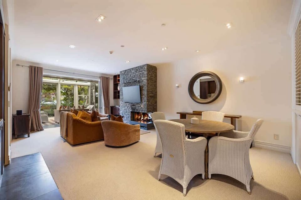 Spacious & Inviting Dining – A comfortable space for meals, drinks, or game nights, seamlessly connected to the living area for a relaxed social setting.