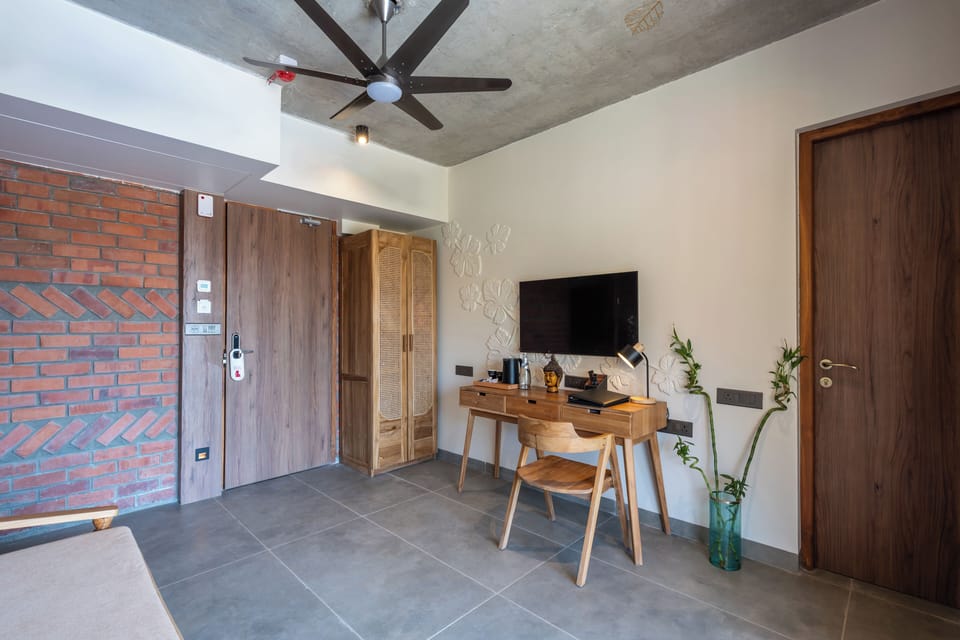 Smart TV, fireplace