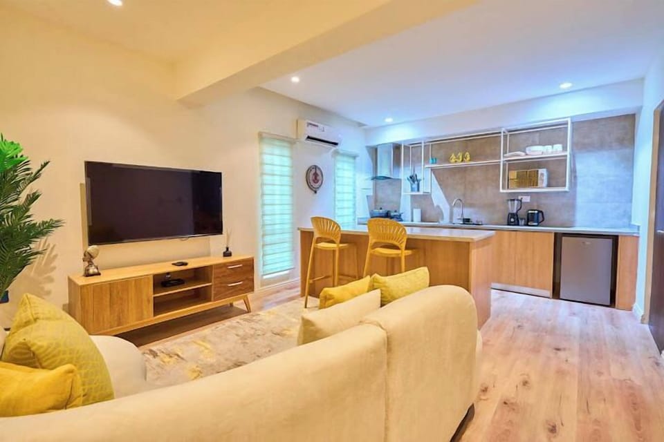 Economy Apartment, Balcony, City View | Living area