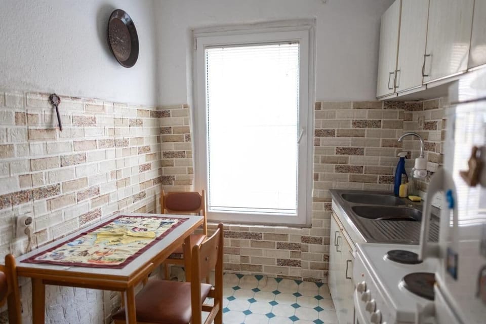 House, 4 Bedrooms, Smoking, Balcony | Interior