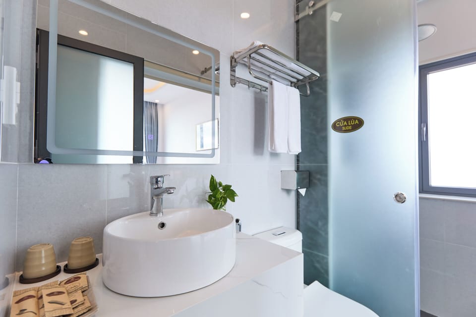 Double Room, Mountain View | Bathroom | Shower, hair dryer, slippers, bidet
