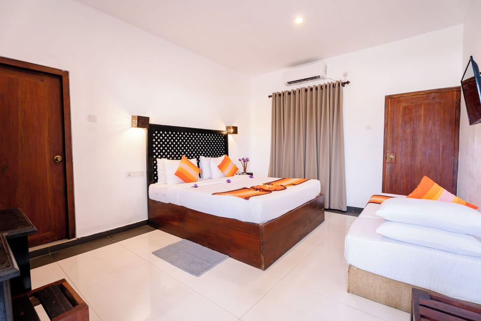 Deluxe Double Room | Laptop workspace, soundproofing, free WiFi, bed sheets