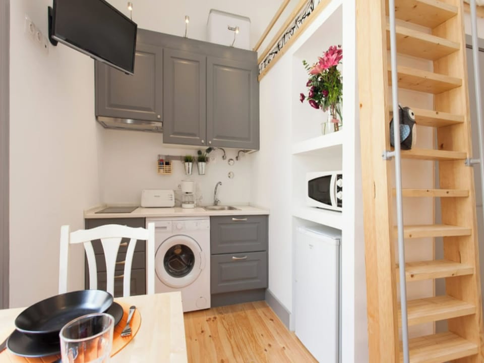 Apartment, 1 Bedroom, City View | Laundry
