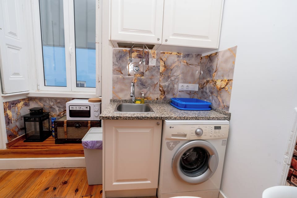 Apartment, 2 Bedrooms, Patio, City View | Laundry