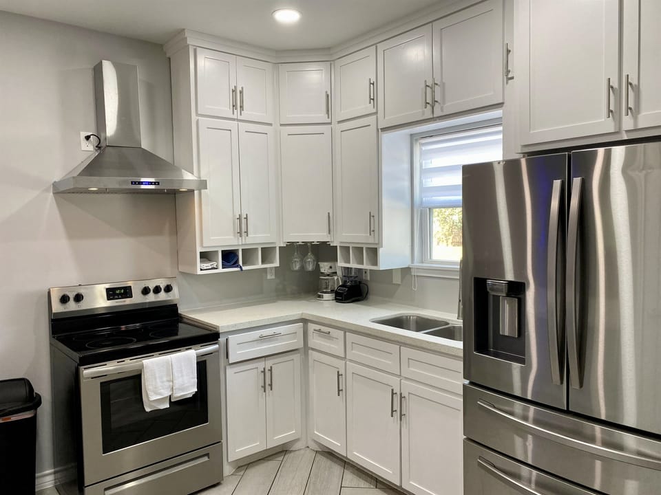 Full Kitchen with all the essentials!