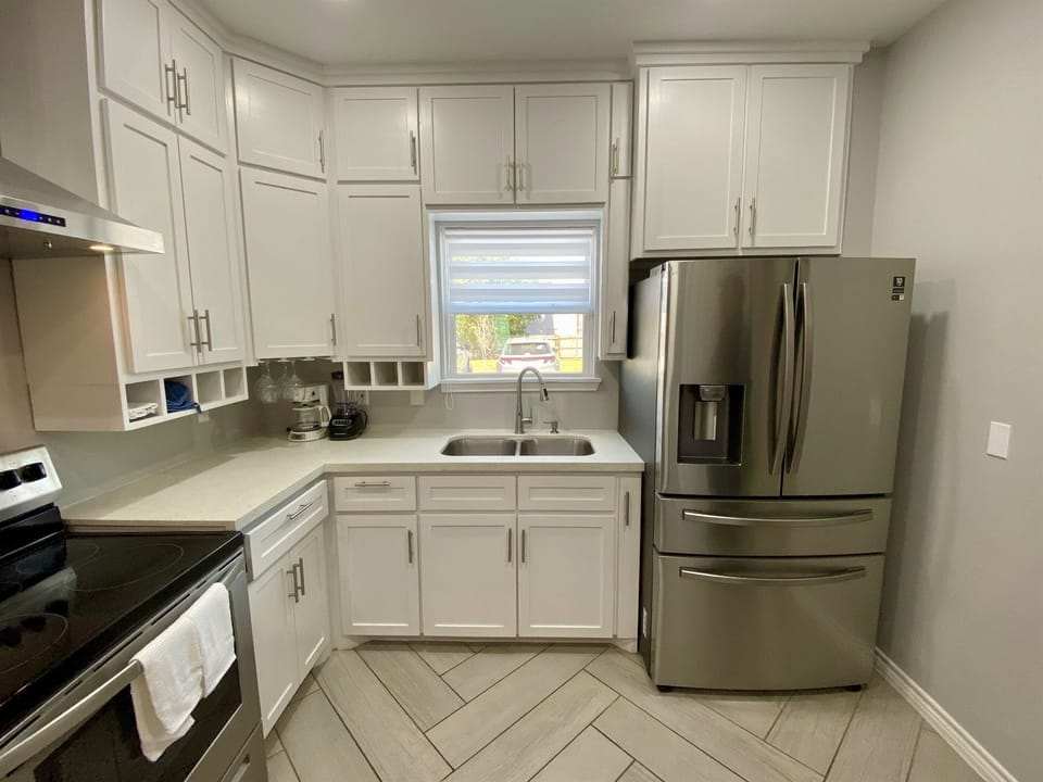 Full Kitchen with all the essentials!