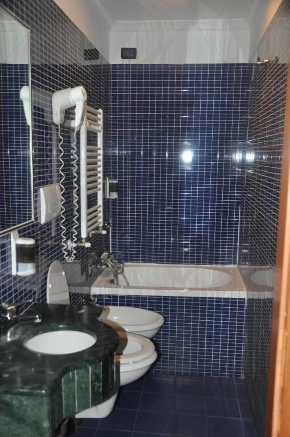 Basic Double Room | Bathroom | Free toiletries, bidet, toilet paper