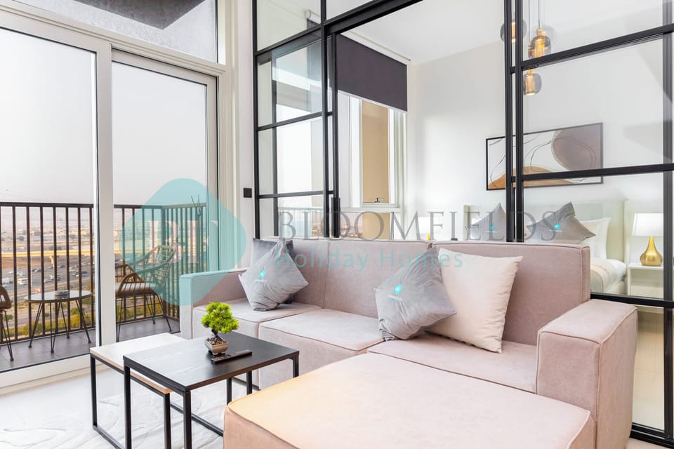 Deluxe Apartment, Balcony, City View | Living area