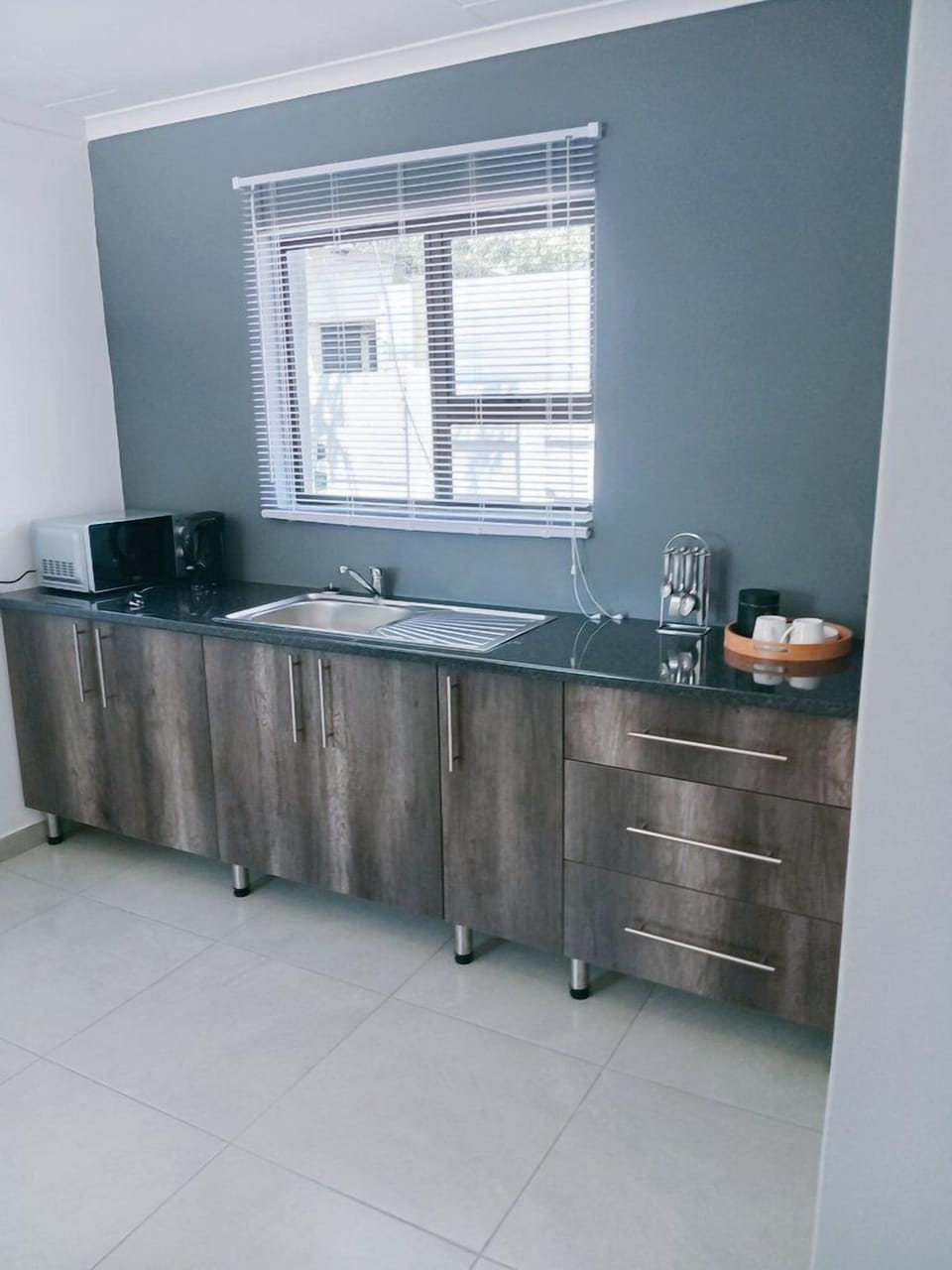 Comfort Room | Private kitchen | Fridge, microwave