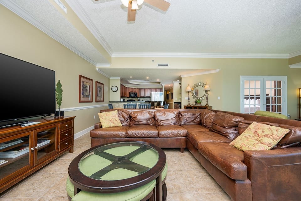 Condo, 3 Bedrooms | Living area