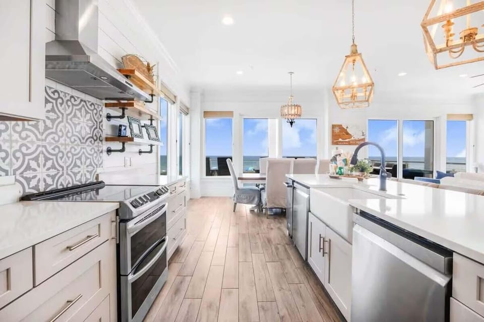 House, Multiple Beds (Lil' Tip Sea) | Private kitchen | Oven, toaster