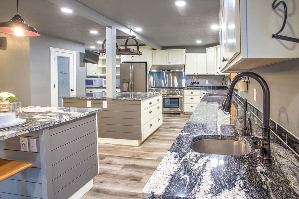 Shared breakfast area, guests may not use the stove but can use microwaves.