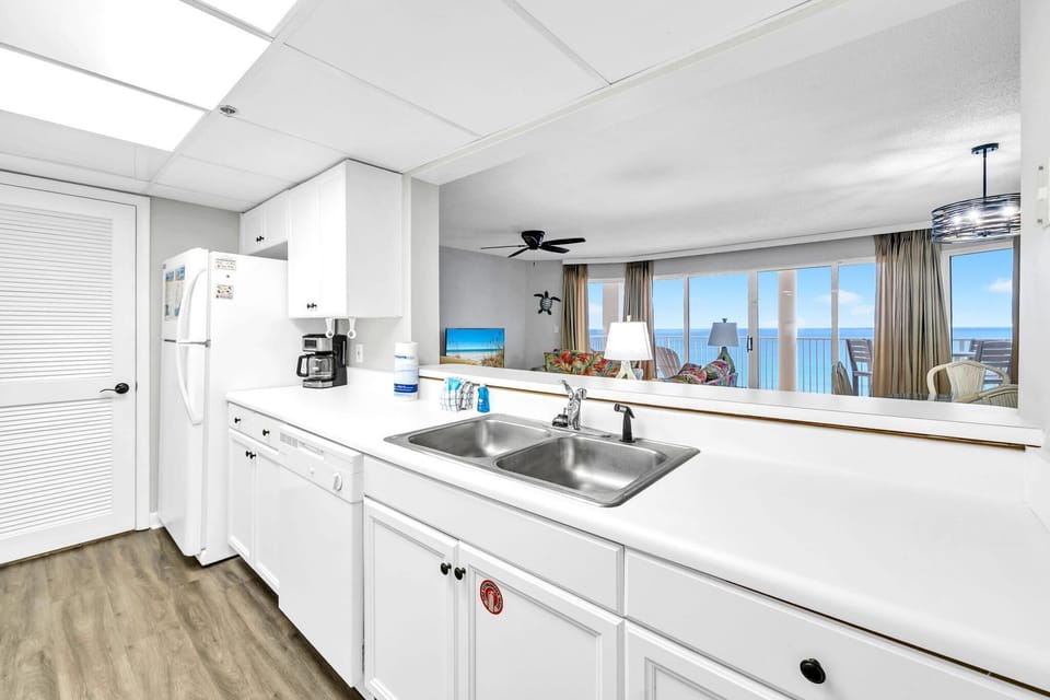 Condo, Multiple Beds (Long Beach Resort 2-1304) | Private kitchen | Oven, toaster