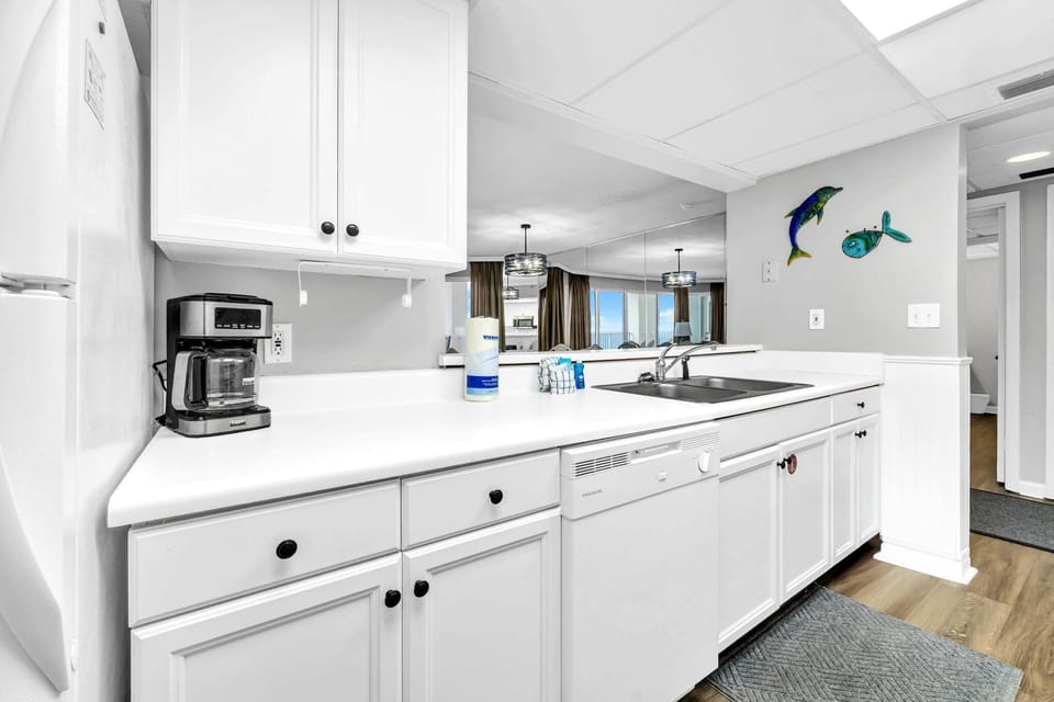 Condo, Multiple Beds (Long Beach Resort 2-1304) | Private kitchen | Oven, toaster