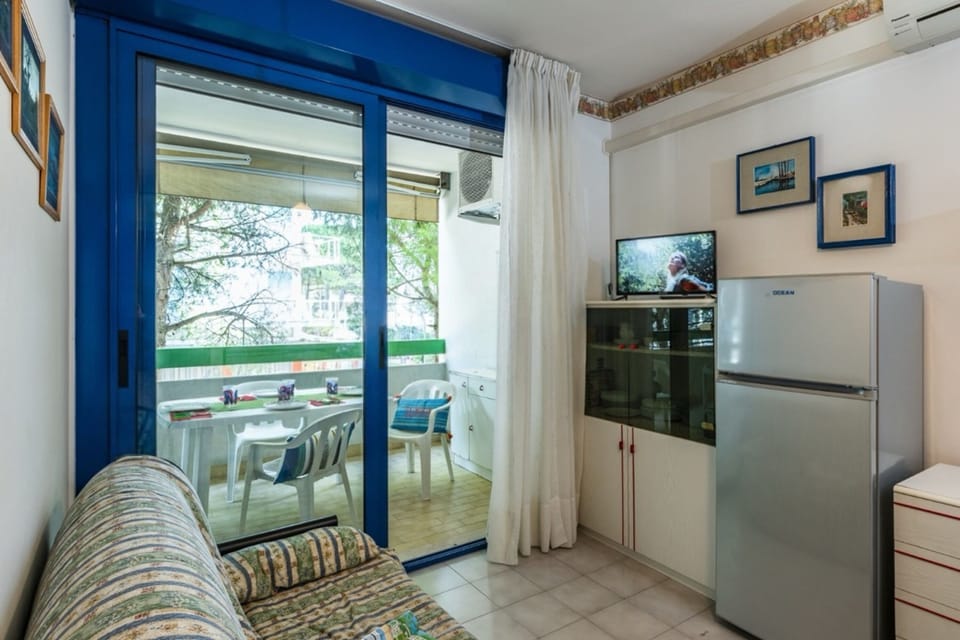 Apartment, 2 Bedrooms, Balcony | Living room