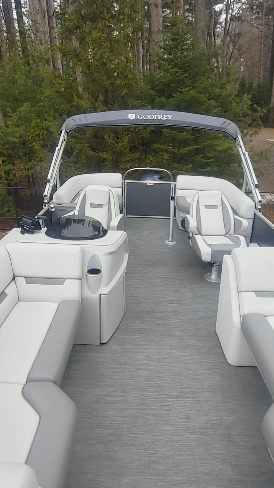 2024 tritoon with 115hp motor $1200 a week
