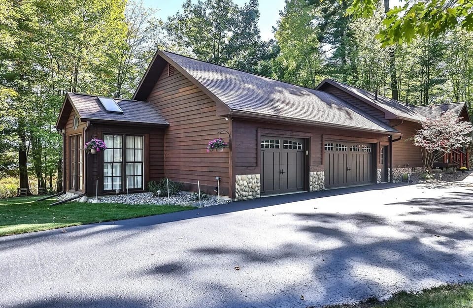 3 Car heated garage with extra relaxation room