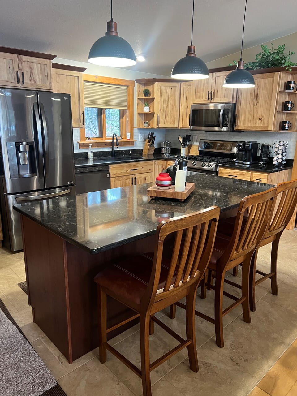Kitchen All utensils, keurig, coffee pot, crockpot, electric frying pan included