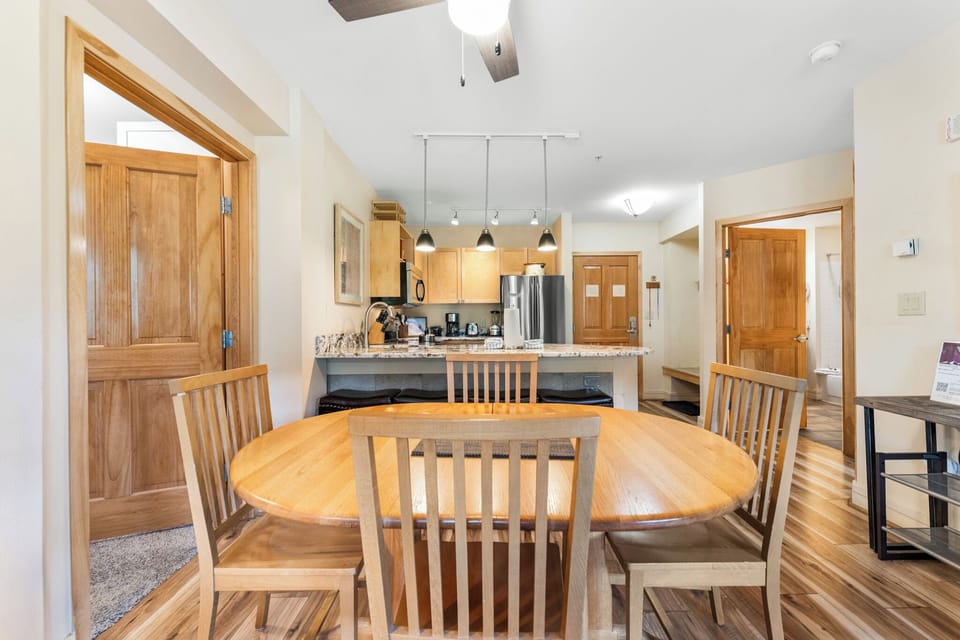 Condo (2 Bedrooms) | Property amenity