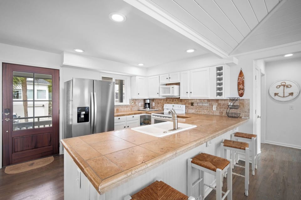 Kitchen with Island Seating