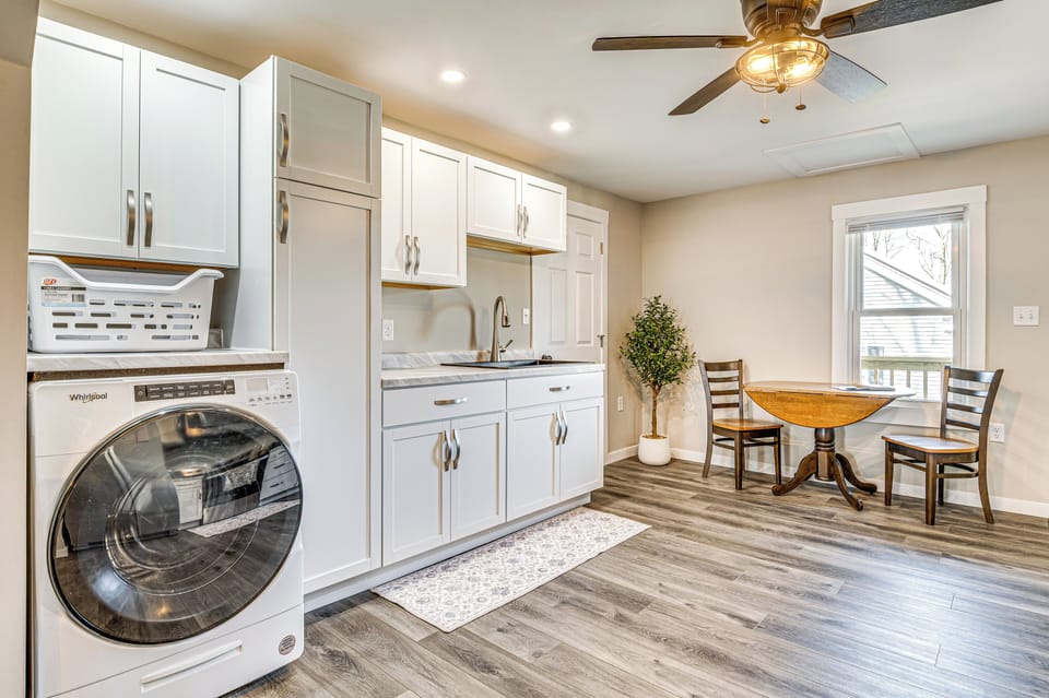 Kitchen | Laundry Area