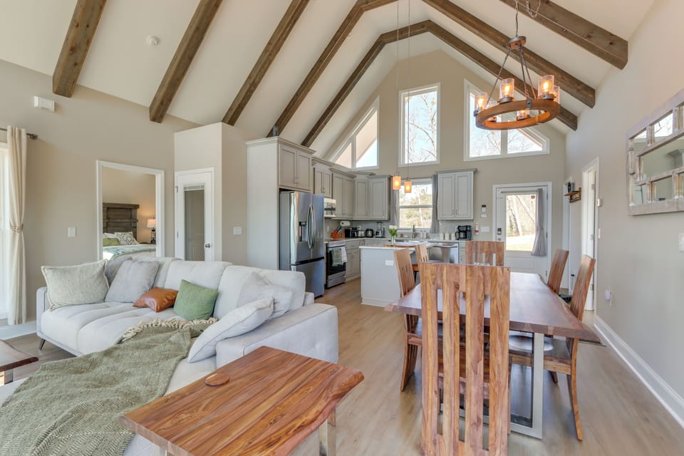 Living Room | Main Level | Smart TV | Gas Fireplace