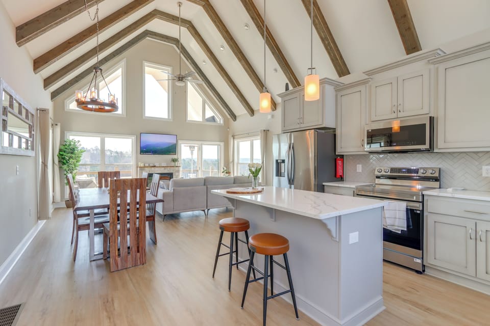 Kitchen/Living Area | 2-Story Home | Central A/C & Heating | Open Floor Plan