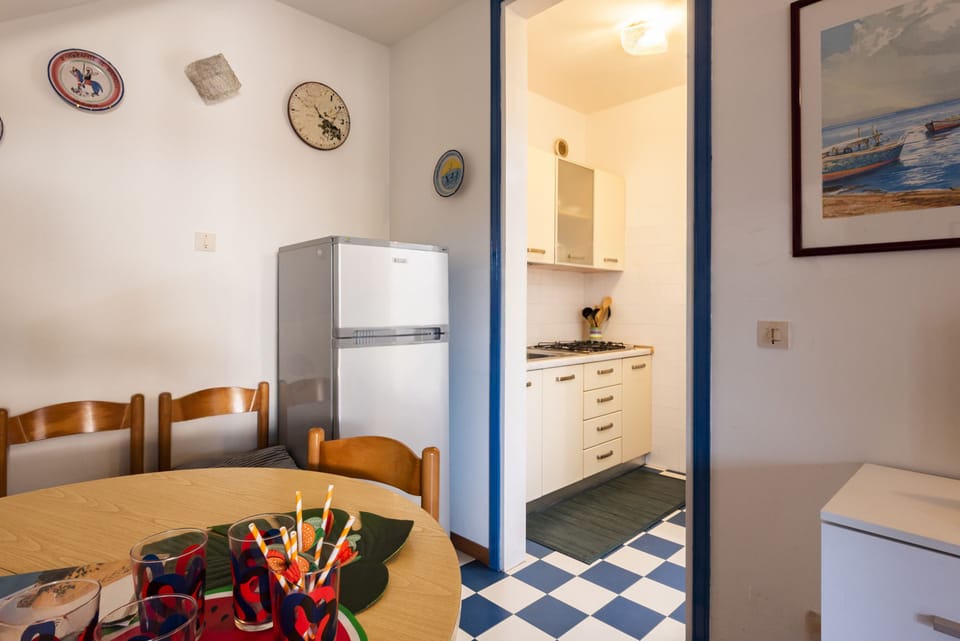 Apartment, 3 Bedrooms, Balcony, Garden View | Dining room