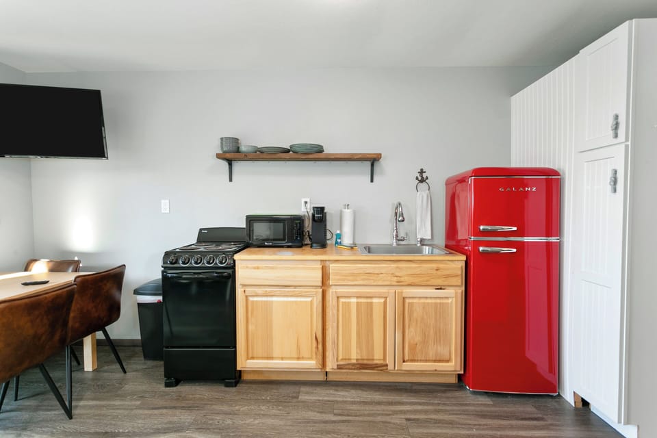 Modern comfort meets cheerful style ❤️