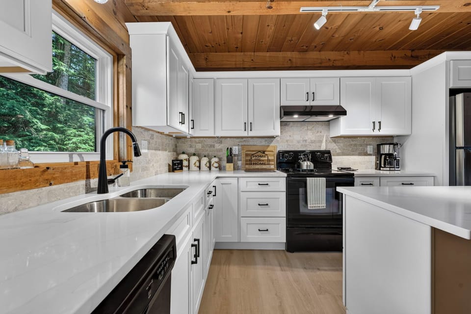 brand new kitchen (  finished July 2026) 