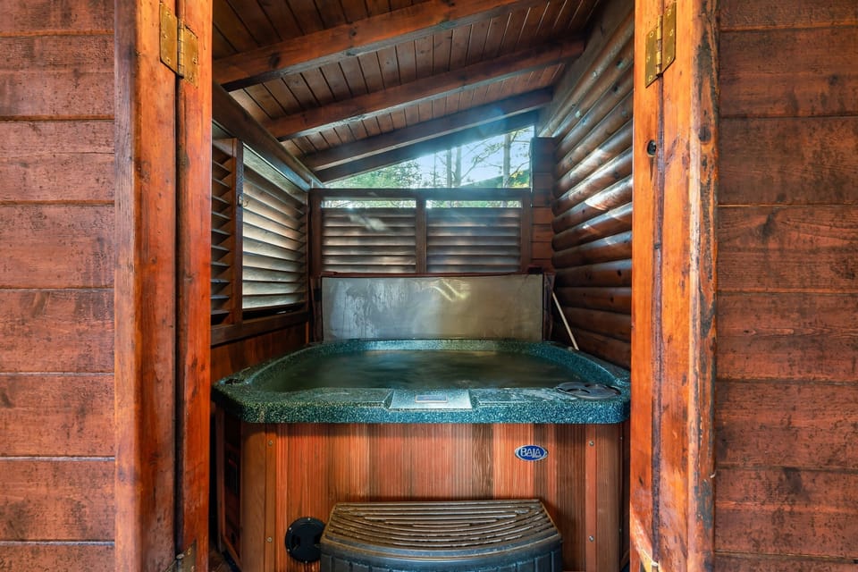 elax, recharge, and soak your stress away in our cozy hot tub.