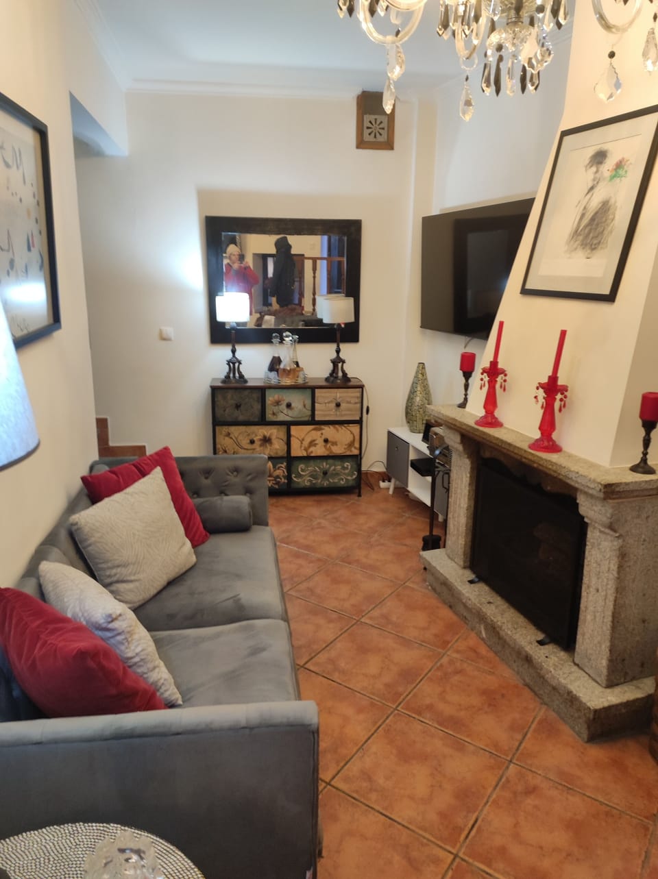 Comfort Room, Hill View | Living area | 32-inch LCD TV with cable channels