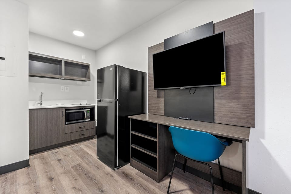Studio | Private kitchen | Full-size fridge, microwave, stovetop