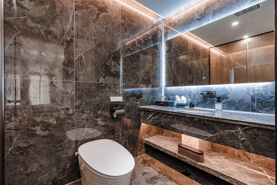 Superior Twin Room, Garden View | Bathroom | Free toiletries, hair dryer, slippers, towels