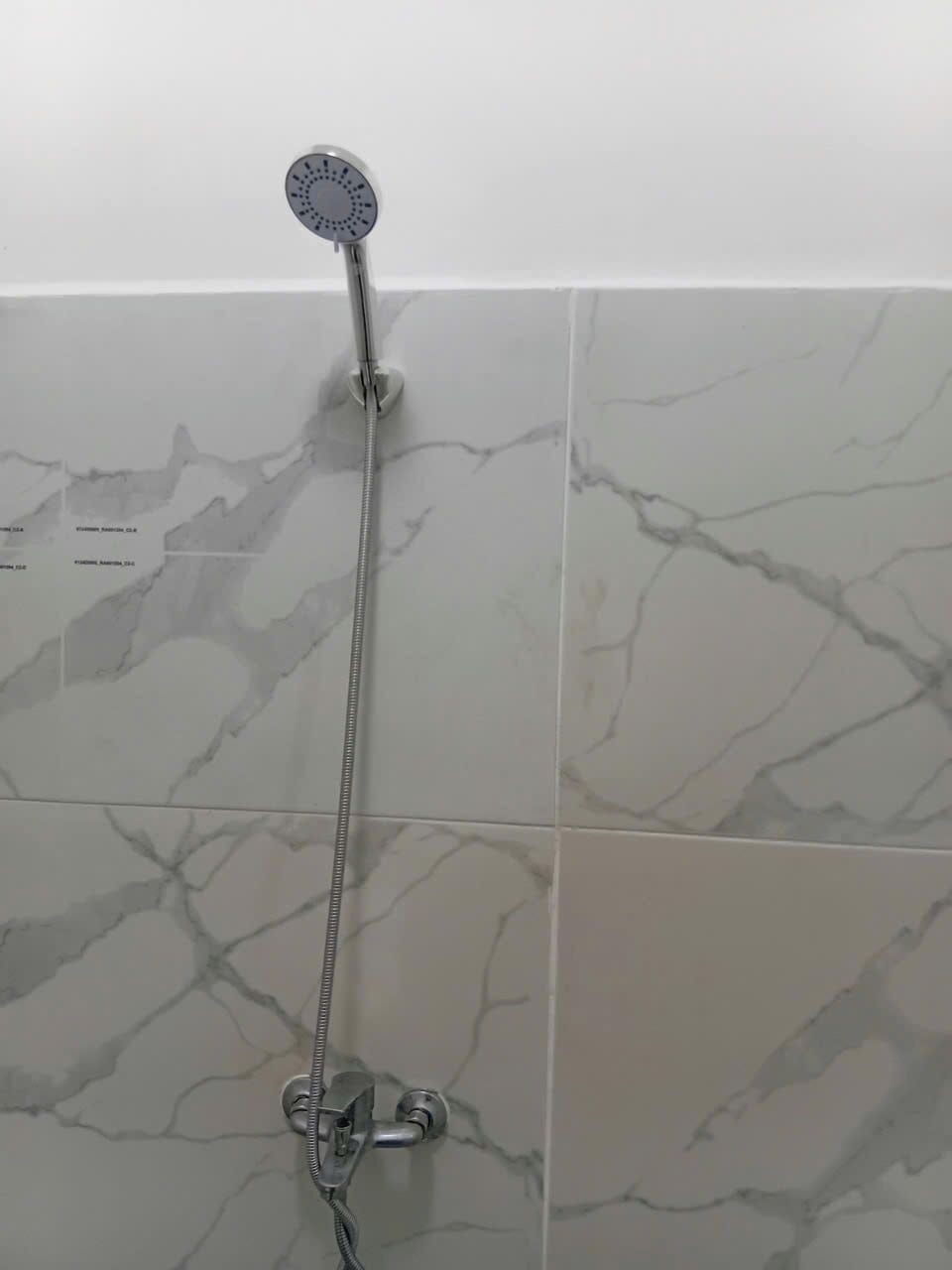 Deluxe Quadruple Room (2nd Floor) | Bathroom | Separate tub and shower, free toiletries, slippers, bidet