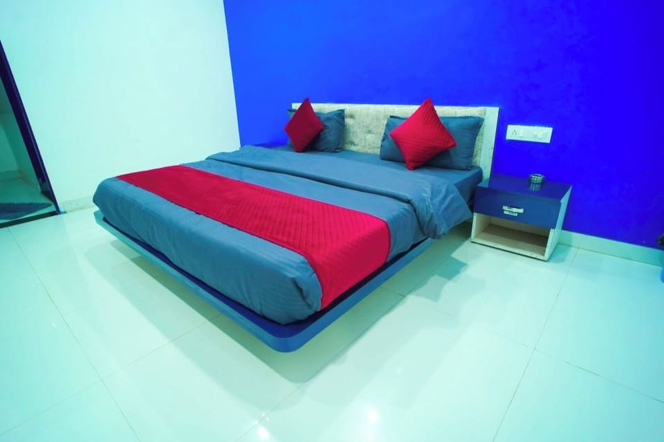 3 bedrooms, laptop workspace, soundproofing, iron/ironing board