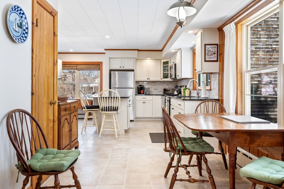 Dining table with seating for 4 