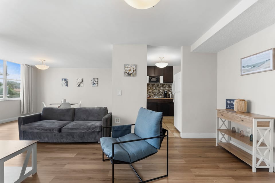 Apartment, Balcony | Living room | Flat-screen TV