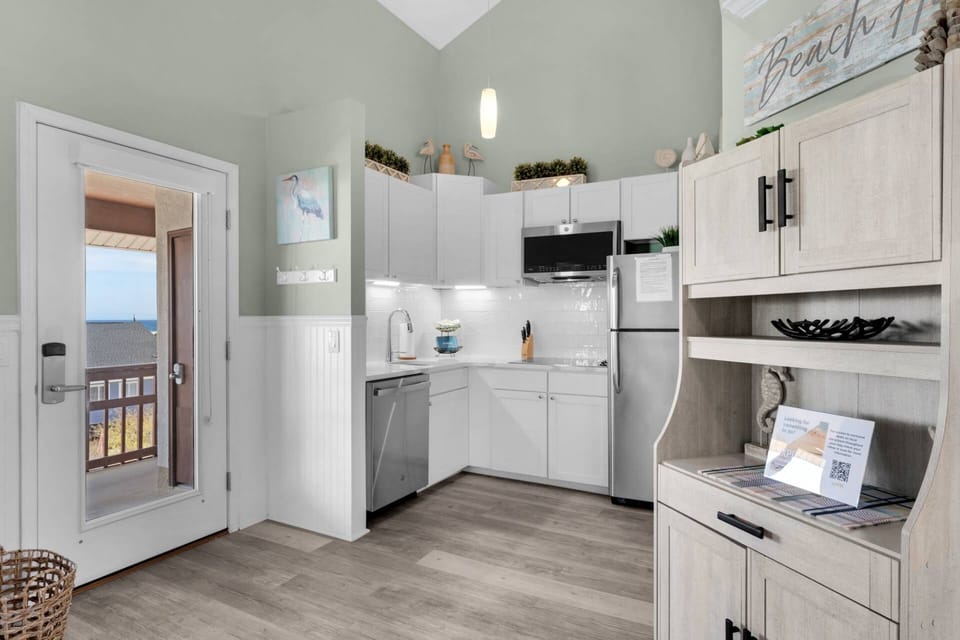 Fully equipped bright and welcoming kitchen!