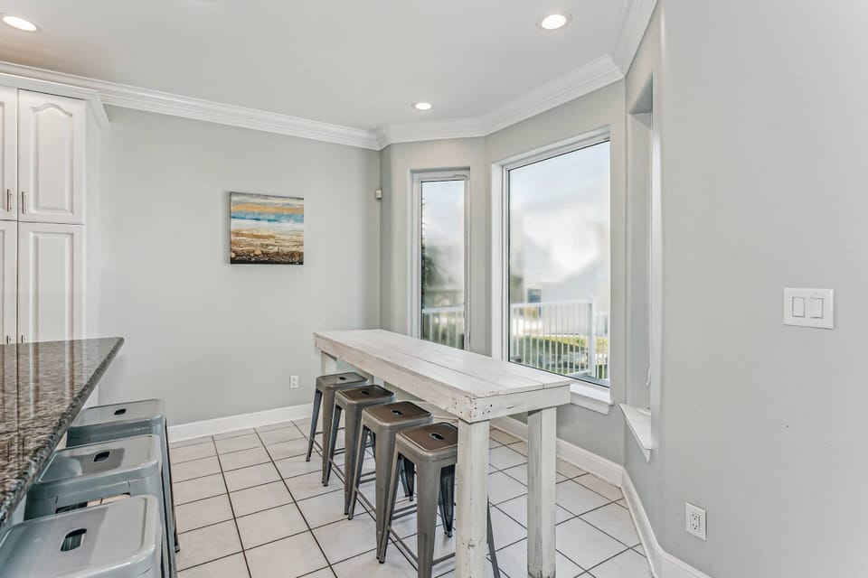 Extra bar seating for 4 more with water views