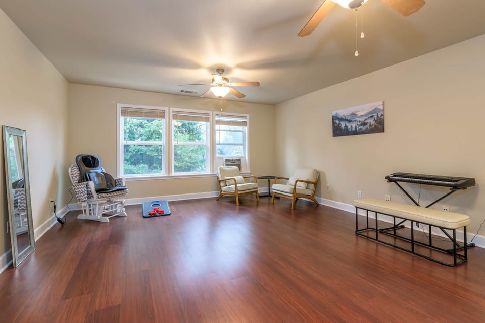 A quiet space to get some massage or play piano