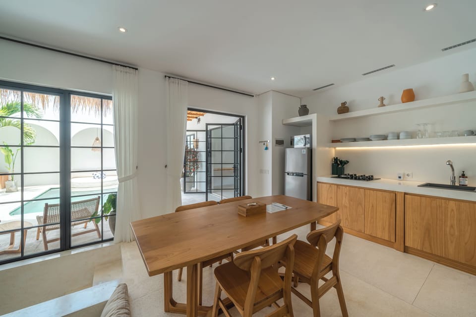 Deluxe Villa, 2 Bedrooms | Dining room