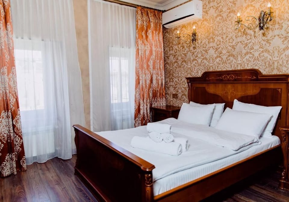 Standard Double Room, City View | Premium bedding, minibar, in-room safe, individually decorated