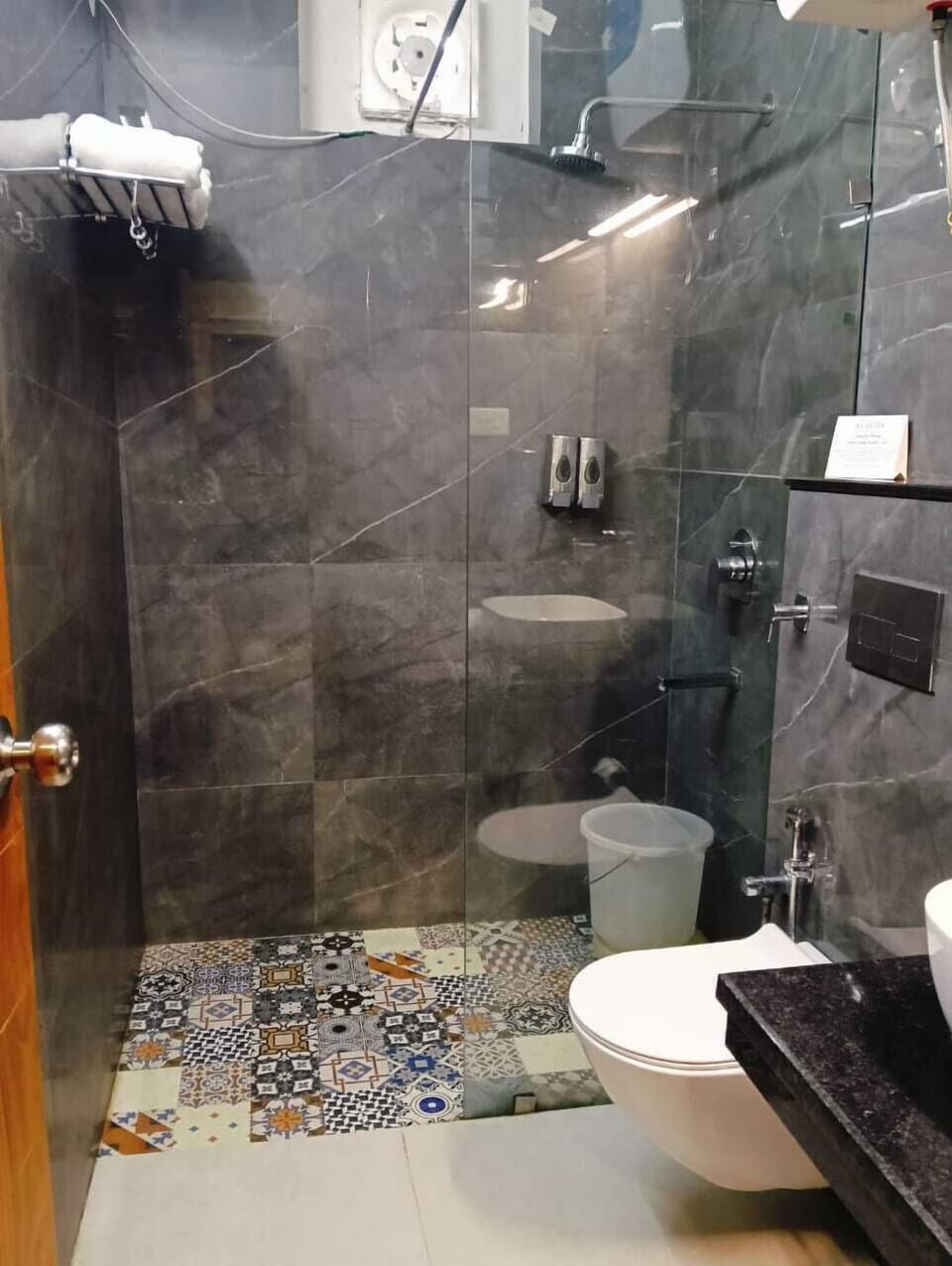 Superior Room, Balcony | Bathroom | Shower, hair dryer, towels, soap