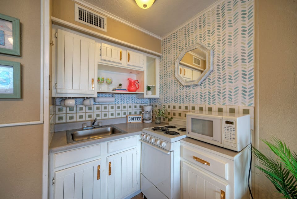 Kitchenette. 