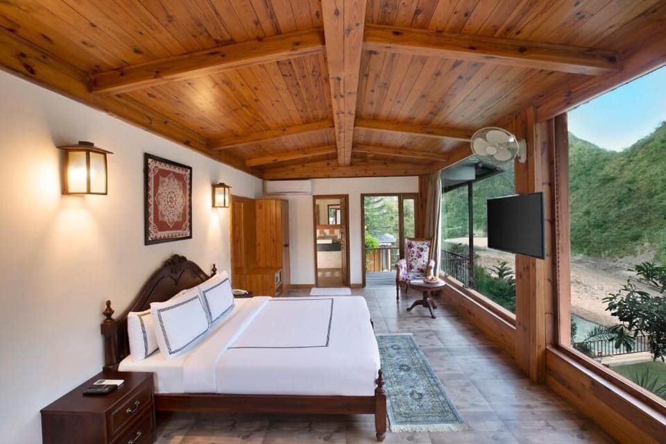 Cottage, Balcony, River View | In-room safe, desk, laptop workspace, soundproofing