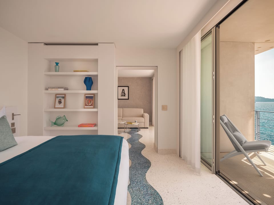 Prestige Suite, 1 king-size bed and 1 sofa bed, balcony, sea view | Minibar, in-room safe, blackout drapes, free cribs/infant beds