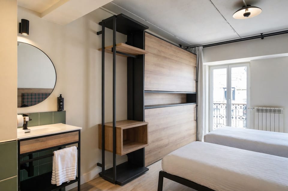 Family Room for 4 Twin | Hypo-allergenic bedding, soundproofing, free WiFi