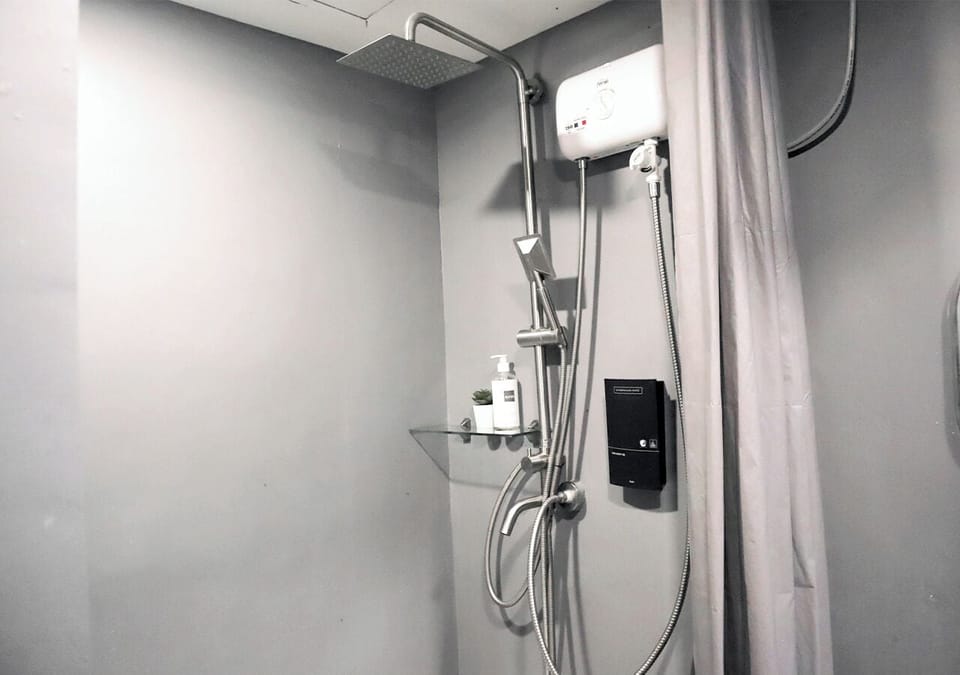 Garden Suite | Bathroom shower