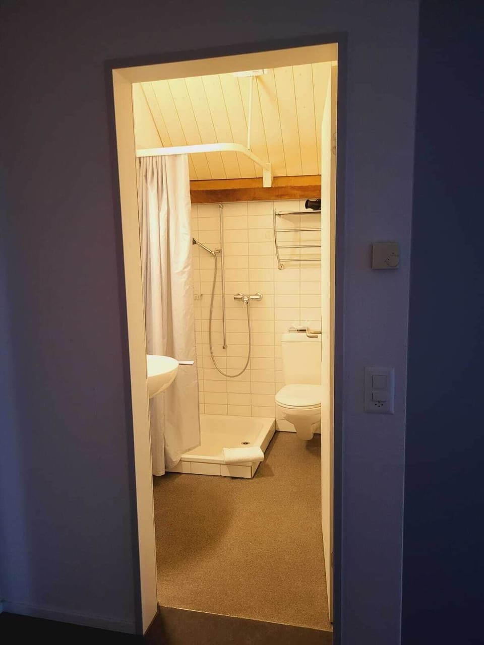 Comfort Studio | Bathroom | Hair dryer, towels, soap, shampoo